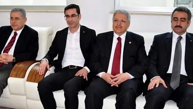 AK Parti Bitlis milletvekili adayları basın mensuplarıyla toplantı yaptı.