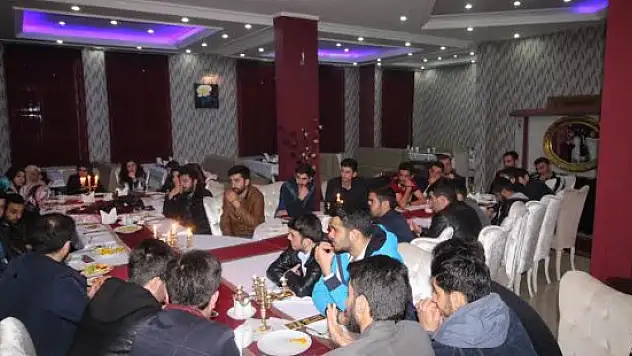 Vali Işın, gençlerle bir araya geldi