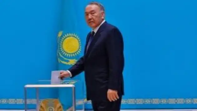 Kazakistan'da Nazarbayev Yeniden Başkan
