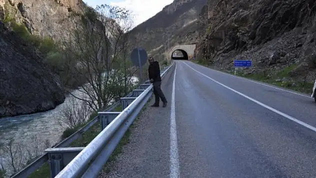 Cümeysa'nın kaybolduğu Pülümür Çayı kenarındaki yola bariyer yapıldı