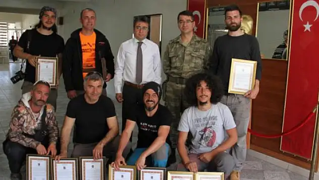 Şemdinli Kaymakamı Öztürk'ten paraşütçülere teşekkür
