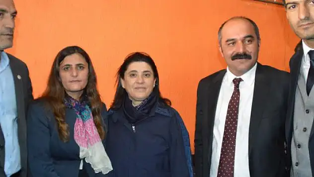 Leyla Zana, Eleşkirt'teki Seçim Bürosunun Açılışına Katıldı
