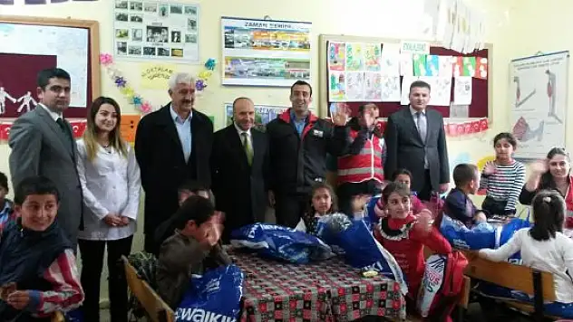 Türk Kızılayı'ndan giyim yardımı