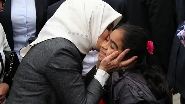 Sare Davutoğlu kız yurdu açılışına katıldı