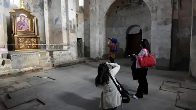 Akdamar Adası, fotoğrafçıların ilgi odağı oldu