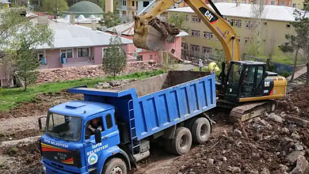 İspir'de 'Aile ve Çocuk Parkı' çalışmaları