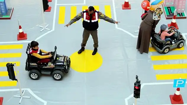Jandarmadan 'Karayolu Trafik Haftası' etkinliği
