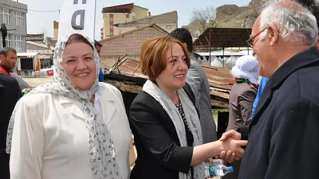 HDP, seçim çalışmaları kapsamında Adilcevaz'da büro açtı.