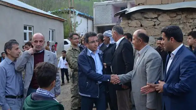 Şemdinli Kaymakamı Öztürk, ilçedeki düğünlere katıldı