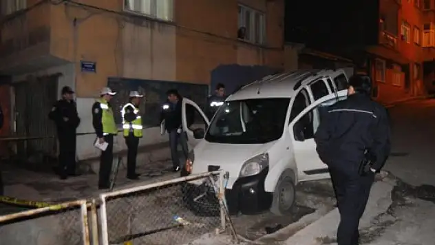 Kaza yapınca aracı bırakıp kaçtılar