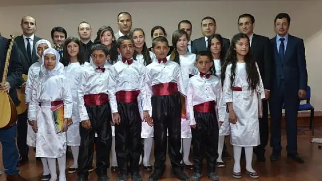 Bulanık'ta çocuk korosu sahne aldı