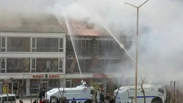 Çatı yangınına TOMA'lı müdahale