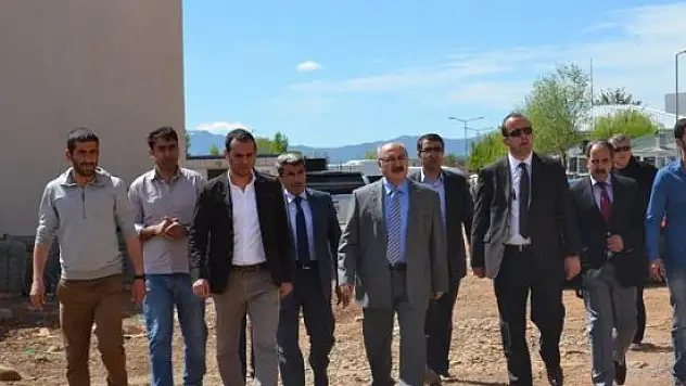 Vali Köşger, okul inşaatını inceledi