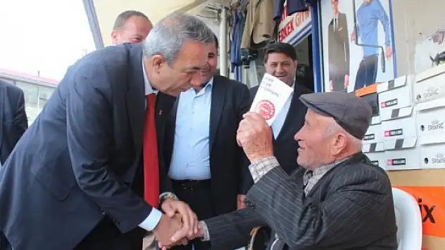 CHP Bitlis milletvekili adayları Adilcevaz ilçesinde esnafı ziyaret etti.