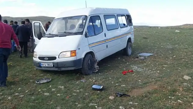 Malatya'da minibüs devrildi: 5 yaralı