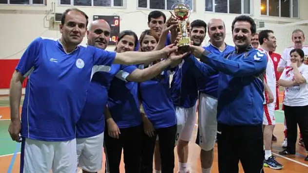 Van'da 'Kurumlar Arası Voleybol Turnuvası' yapıldı