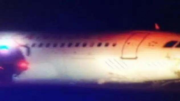 Pilot Fenalaşınca Uçağı Yolcu İndirdi