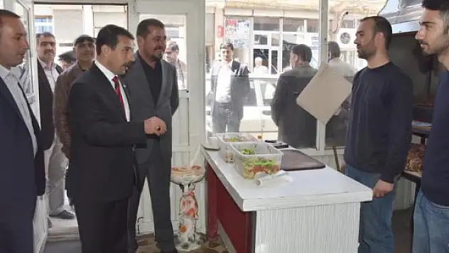 Milliyetçi Hareket Partisi (MHP) Bitlis milletvekili adayı Metin Taşdemir, Ahlat ilçesinde esnafları ziyaret etti.