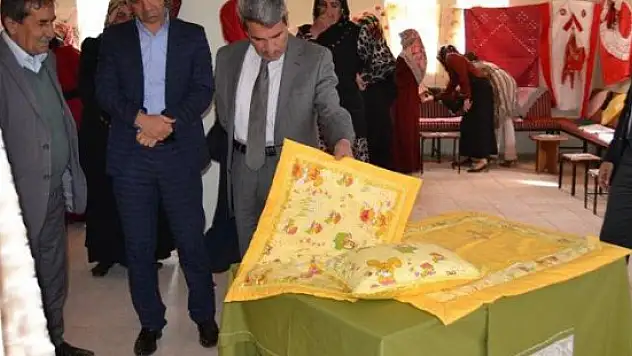 Kadın kursiyerlerin yıl sonu sergisi