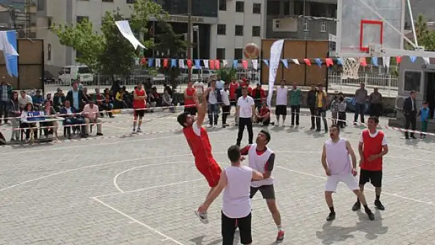 Hakkari'de 'Sokak Basketbolu Turnuvası' yapıldı