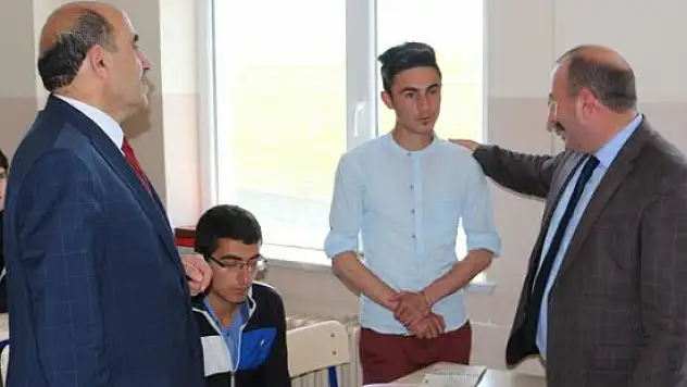 Ağrı Milli Eğitim Müdür Vekili Hasanoğlu'ndan Okul Ziyareti
