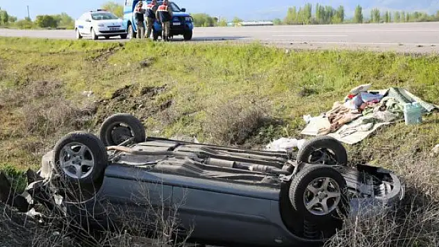 Erzincan'da otomobil devrildi: 3 İranlı yaralı
