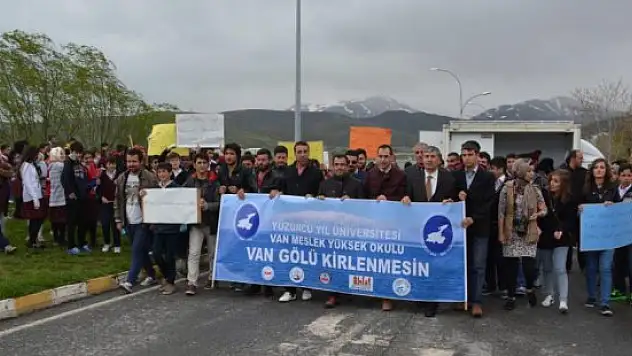 Tatvan'da 'Van Gölü Kirlenmesin' kampanyası