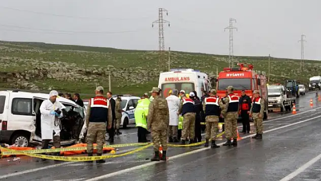 Ardahan'da trafik kazası: 6 ölü, 14 yaralı