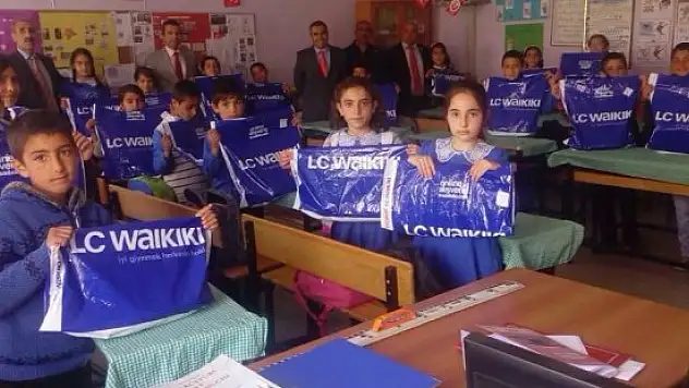 Varto'da öğrencilere giyim yardımı