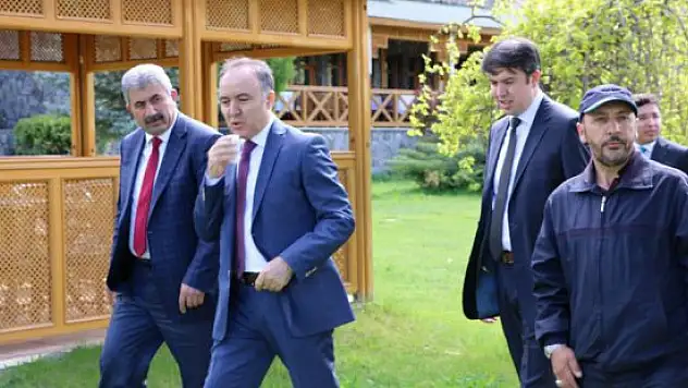 Vali Altıparmak, İspir'de