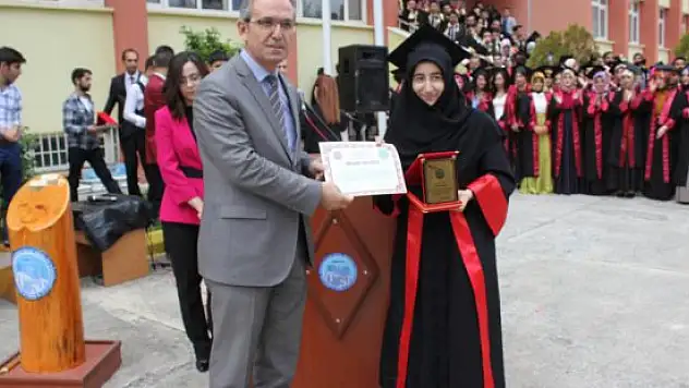Oltu Meslek Yüksek Okulu'nda mezuniyet töreni
