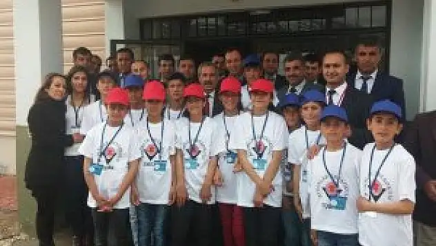 Adilcevaz'da TÜBİTAK Bilim Fuarı açıldı