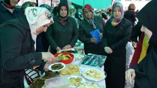 Yeşilyurt'ta yetim öğrenciler yararına kermes düzenlendi