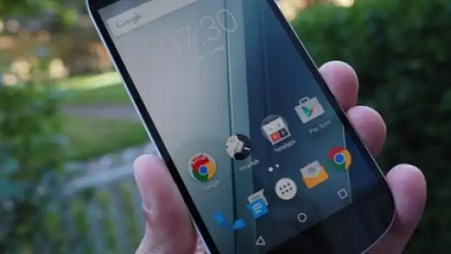 YotaPhone 2 beyaz renk seçeneği ile karşınızda