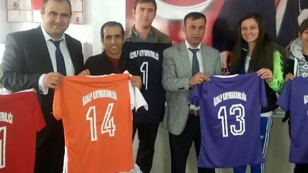 Özalp'te liselere spor malzemesi temin edildi