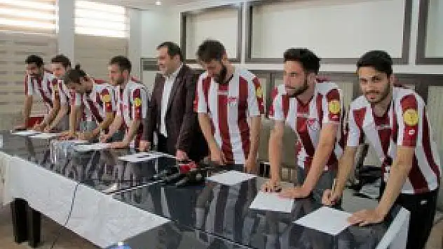 Elazığspor 8 isimle sözleşme yeniledi
