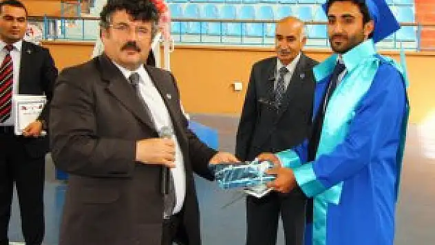Erciş Meslek Yüksek Okulu'nda mezuniyet heyecanı