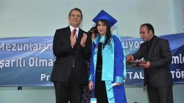 Vali Taşyapan, YYÜ mezuniyet törenine katıldı