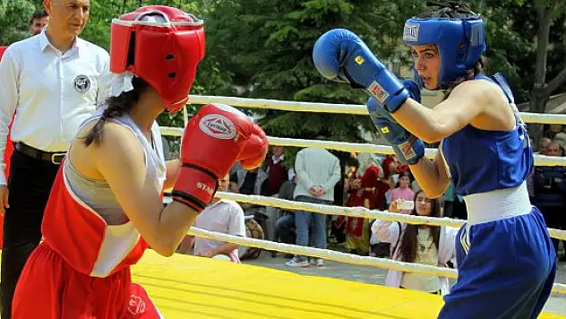 Ağın'da açık havada boks turnuvası düzenlendi