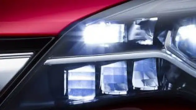 Yeni Astra'ya Akıllı Farlar!