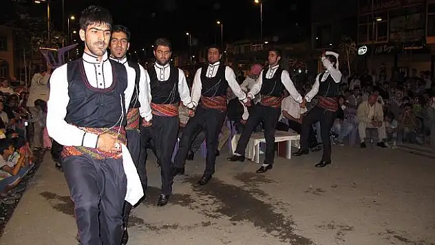 AĞRILI SANATÇI ŞAHİN EVLİYAOĞLU HALKI COŞTURDU