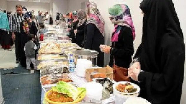 Meşale Derneği'nden ihtiyaç sahibi öğrenciler yararına kermes