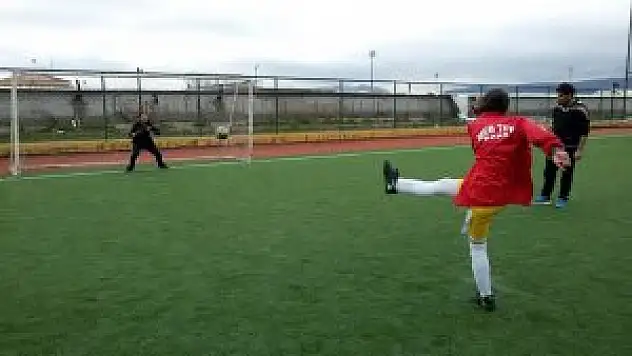 Arpaçaylı kızlar futbolda Türkiye 2'ncisi oldu