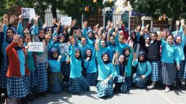 İmam Hatip öğrencilerinden Mursi'ye tam destek