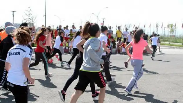 Ağrı İbrahim Çeçen Üniversitesinde Atletizm Müsabakaları Yapıldı