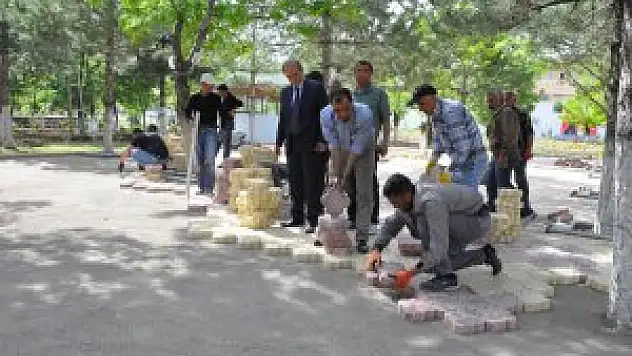 Hurşit Eren Parkı'nda çevre düzenlemesi yapılıyor