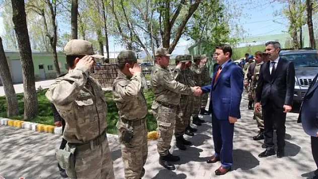 Vali Işın, Hamur İlçesini ziyaret etti