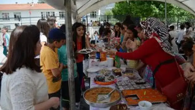 Malatya'da Sümer Ortaokulu yıl sonu kermesi düzenledi