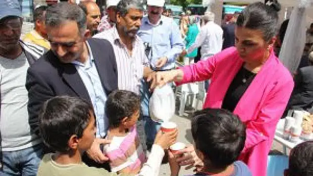 Bingöl'de vatandaşa ücretsiz süt dağıtıldı