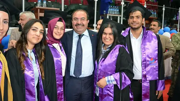 Ağrı İbrahim Çeçen Üniversitesinde Mezuniyet Coşkusu